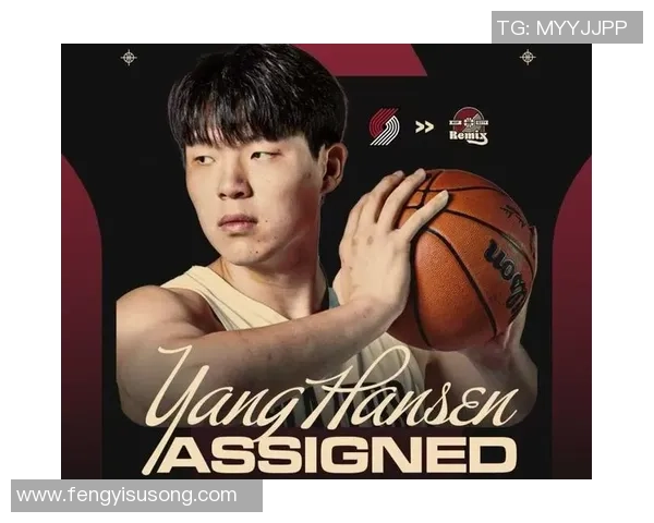 杨瀚森今日首发征战G联赛赛前与队友畅谈战术并观看比赛录像